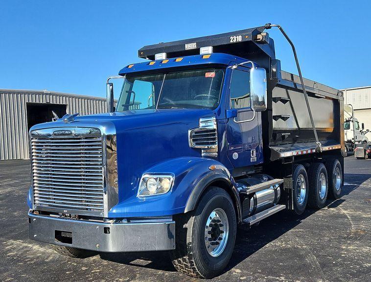 2016 Freightliner Coronado 122SD  dump truck